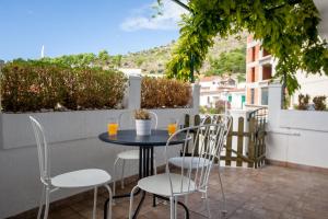 Apartments Leut 80m from the Sea