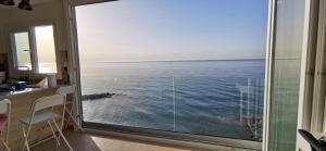 LA PERLA CRUISE Apartment on Private Beach, Modern with Aircon & wifi