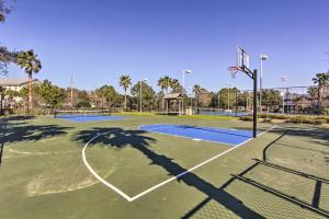 Apartment room in Palms of Destin Condo with Pool Walk to Beach!