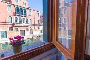 CA CAMMELLO private terrace and canal view
