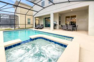 Holiday Home room in 6BR Mansion - Family Resort - Private Pool Hot Tub BBQ!