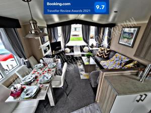 Tattershall Luxury Hot Tub Caravan