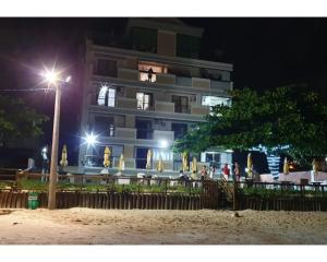 Apartamento 108 - de Frente para o Mar dos Ingleses - Pé na Areia - 4 Pessoas