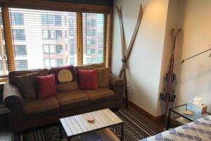 Village at Breckenridge 4604 Sunny Ski in & Out King Studio Open Hot Tubs & Pool