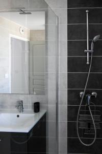 Appartements La Roseliere Appartement 2 chambres 6 couchages a 400 m de la plage : photos des chambres