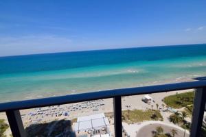 Three-Bedroom Condo room in Amazing Oceanfront 3Bed 3 Bath on the Beach - Hyde 1101