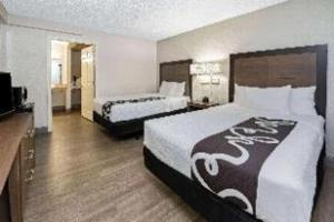 Room #45678618 room in La Quinta Inn by Wyndham West Palm Beach - Florida Turnpike