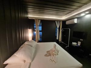 Trat 101 Hotel - SHA Certified