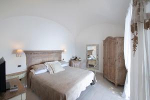 Double Room with Sea View room in La Maurella