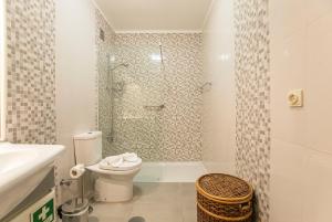 Three-Bedroom Apartment room in LovelyStay - Quinta da Belavista