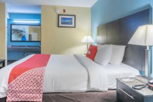 Deluxe Double Room with Extra Bed room in OYO Hotel Knoxville TN Cedar Bluff I-40