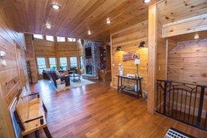 Secluded Cabin near Downtown Blue Ridge