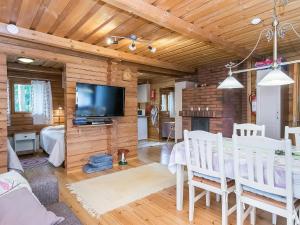 Holiday Home Kivilöytö by Interhome