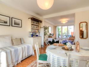 Apartment Les Mouettes by Interhome