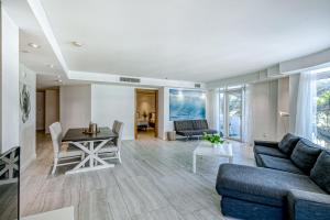 Modern Ocean Drive Condo in the Heart of Sobe!