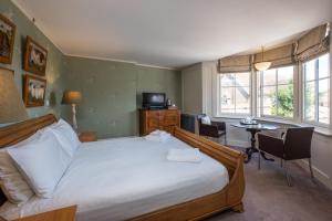 One Holyrood Hotel & Cafe