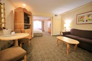 Apartment room in Portofino Inn and Suites Anaheim Hotel