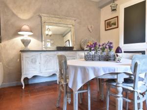 Maisons de vacances Charming Holiday Home in M zy Moulins at Champagne Gates : photos des chambres