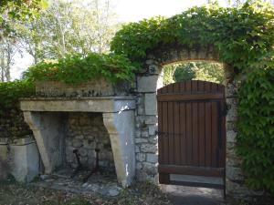 Traditional Charentais cottage in countryside 25 minutes from Royan