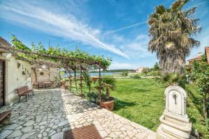 Apartments and Rooms Ana Pomer 217