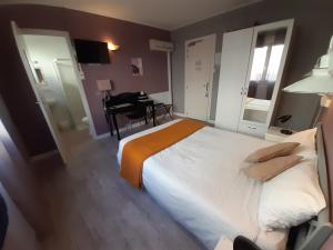 Hotels Hotel du Tricastin : photos des chambres