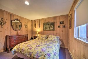 Cozy Mountain Retreat with Deck about 3 Mi to Mount Snow