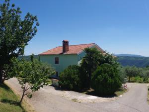 Spacious apartment in Sutivanac minj overlooking vineyards