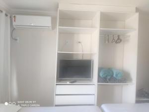 Apartamento de 3 quartos, no Condomínio Taperapuan Duplex, há 400m da praia, localizado próximo da barraca axé mói, boa beach e etc