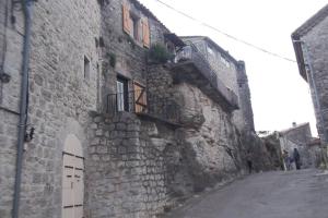 Maisons de vacances maison pierre et voute au coeur du village : photos des chambres