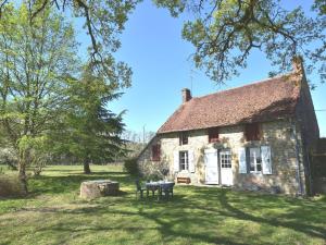 Maisons de vacances Countryside Holiday Home in Decize near Town Centre : photos des chambres