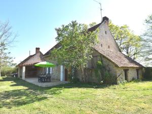 Countryside Holiday Home in Decize near Town Centre