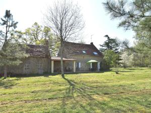 Maisons de vacances Countryside Holiday Home in Decize near Town Centre : photos des chambres