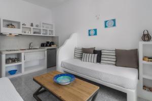 Venia's Guesthouse Milos Greece