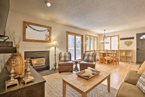 Apartment room in Frisco Condo Less Than half Mile to Copper Mtn Shuttle!
