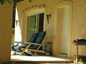 Maisons de vacances Cozy cottage in Carpentras with fenced pool : photos des chambres