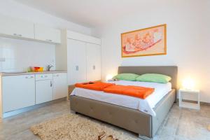 Mihaela & Brigita BayView Studio Apartments