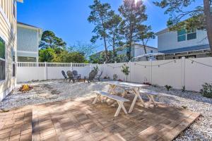 Half-Mi to Inlet Beach: Home w Grill & Fire Pit