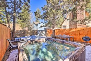 Holiday Home room in Rustic Cabin with Hot Tub about 5 Mi to Ski Slopes