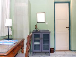 Two-Bedroom House (Bird House)