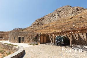 KYR MIMIS homm Contemporary Cycladic Design Villa Seriphos Greece