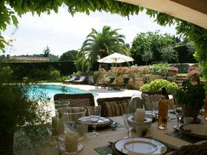 Villas Stunning villa with heated swimming pool air conditioning and large private enclosed garden : photos des chambres