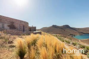 KYR MIMIS homm Contemporary Cycladic Design Villa Seriphos Greece