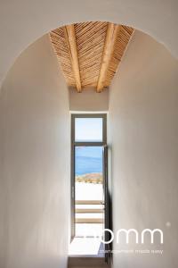 KYR MIMIS homm Contemporary Cycladic Design Villa Seriphos Greece