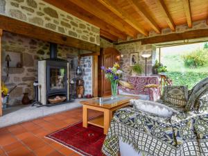 Maisons de vacances Exquisite Mansion in Cantal with bubble bath Sauna and Pool : photos des chambres