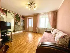 ApartPoltava ЦЕНТР Полтави, Простора та зручна квартира біля ПУЕТ, 2-ОКРЕМІ КІМНАТИ, звітна документація для відрядження - Takhtaulove