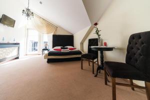 Deluxe Double Room with Balcony room in Dworek Rajska Góra