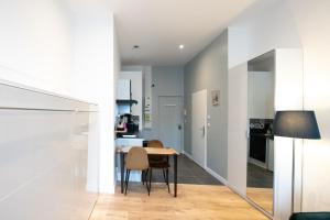 Appartements Le Romanee - Tres joli studio moderne tout confort proche place Valmy : photos des chambres