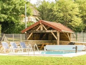 Maisons de vacances Beautiful Holiday Home in Cressensac with Swimming Pool : photos des chambres