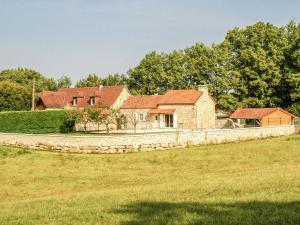 Maisons de vacances Beautiful Holiday Home in Cressensac with Swimming Pool : photos des chambres