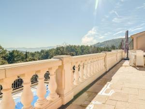 Villas Chic Villa in le Cannet des Maures with Pool and Terrace : photos des chambres